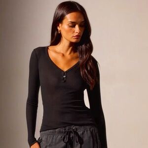 New with tags James Perse black cashmere blend henley size 0/XS